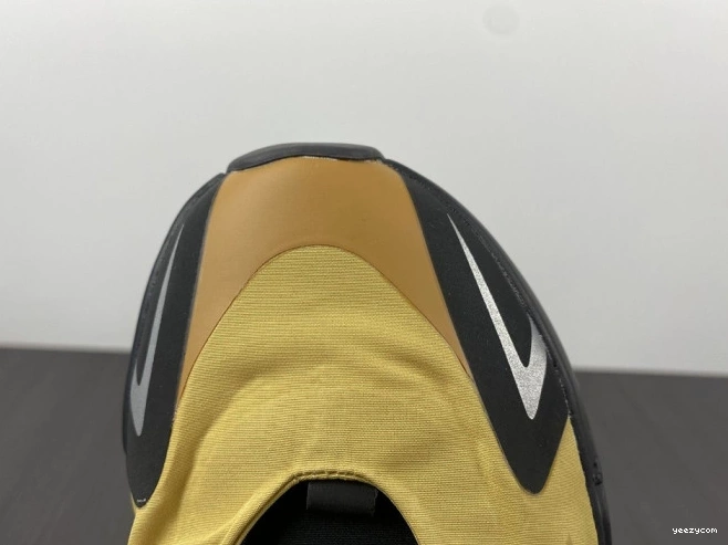 700 MNVN 'Honey GZ0717 Yeezy Flux' Boost 0803